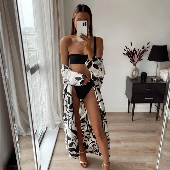 ๐ก๐ช๐ง ๐ญ๐ฎ๐ฟ๐ฎ โข Printed Oversized Dress - Picture 1 of 17